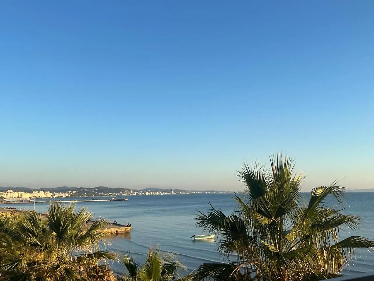 Sea Front Apartment Durrës