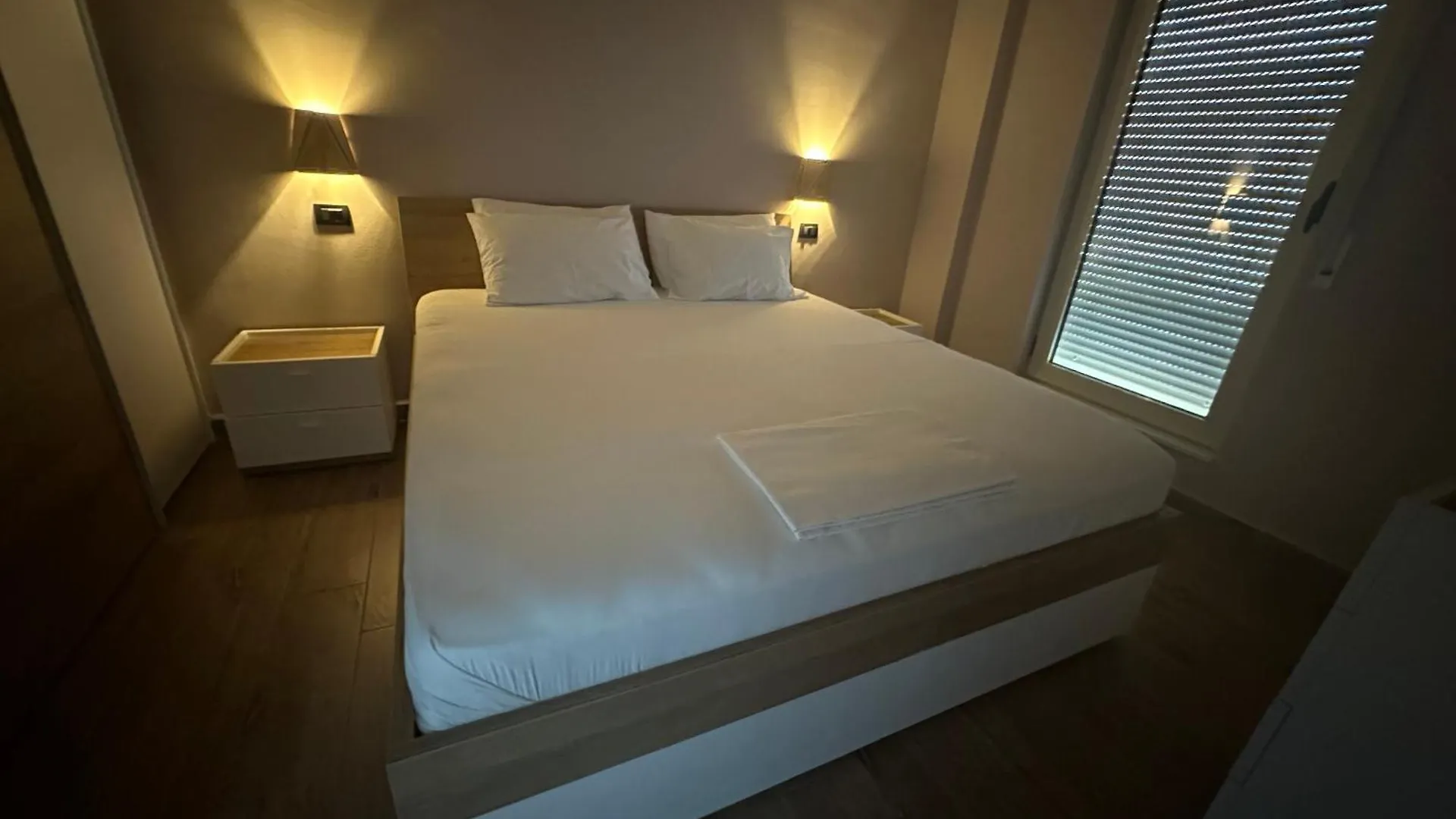 Sea Front Apartment Durrës Albanie
